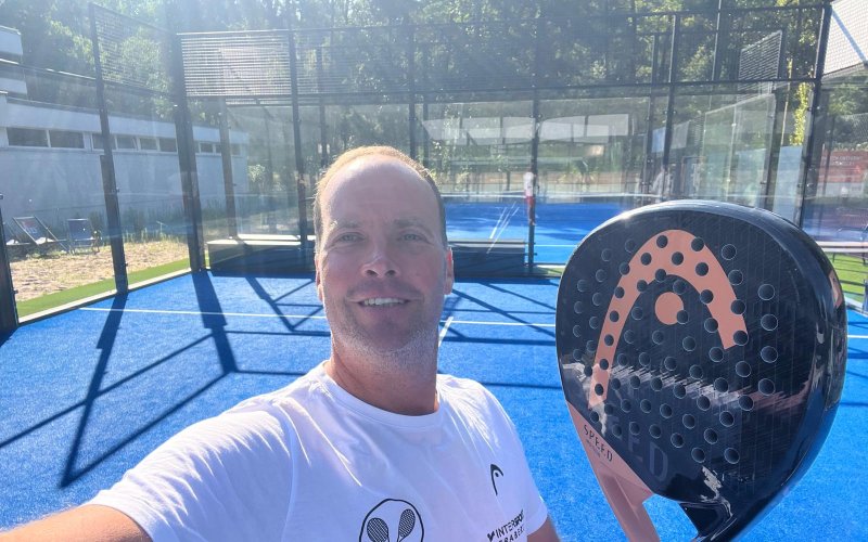 Trainer Heiko Ortwein auf dem Padelplatz